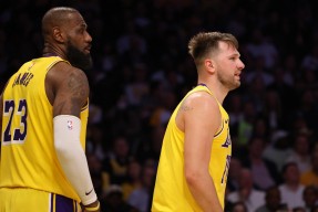 开元棋牌官网洛杉矶湖人迎NBA常规赛关键赛，转会期强势反弹，信心回归，更衣室氛围转暖的简单介绍