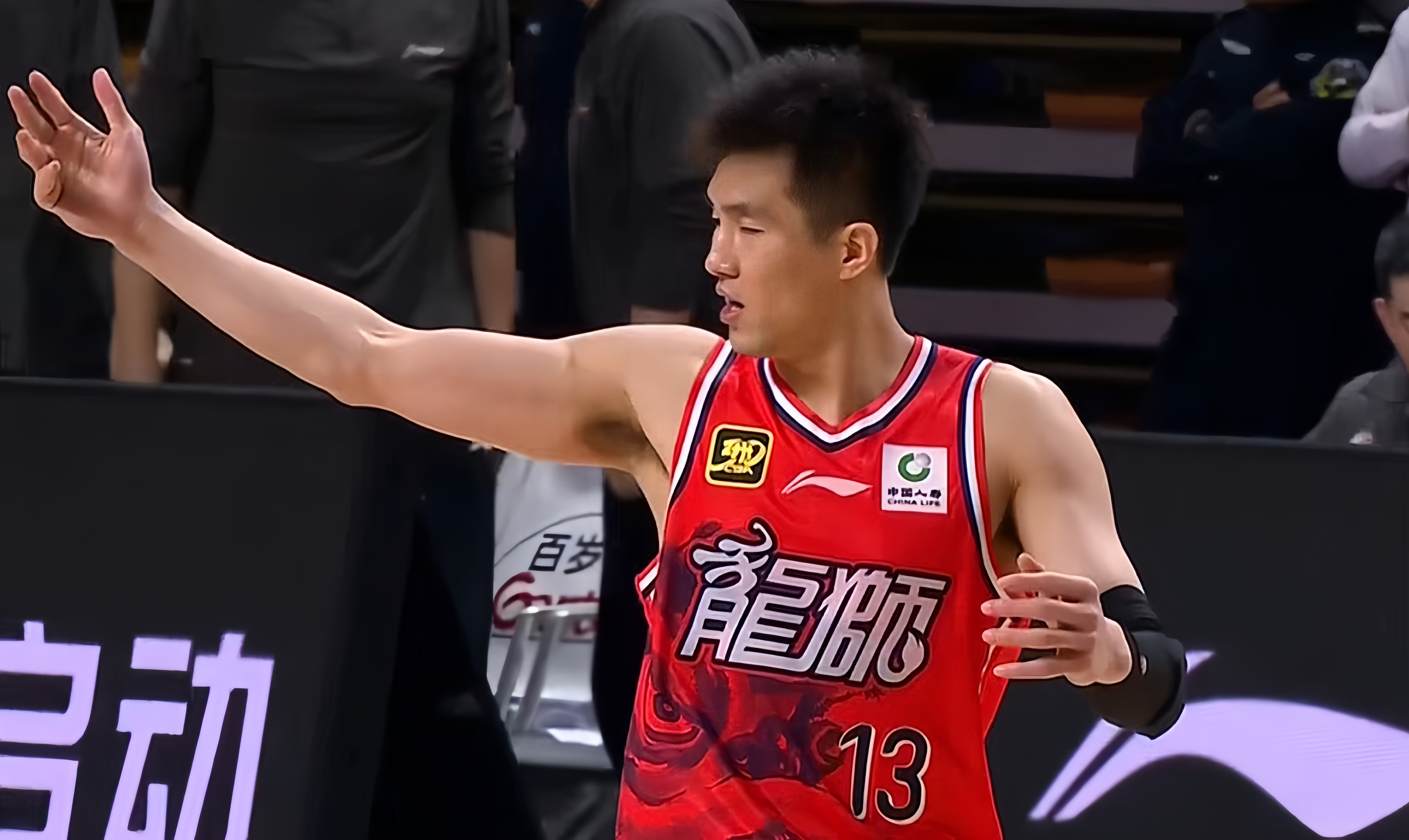 赛前广州队备战CBA常规赛；刷新队史纪录细节曝光；话题不断；资深球员宣示担当的简单介绍