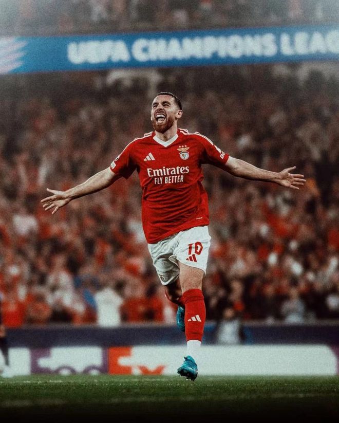 包含离谱！本菲卡围绕荷甲迎来里程碑完成逆转，欧冠使命明确的词条