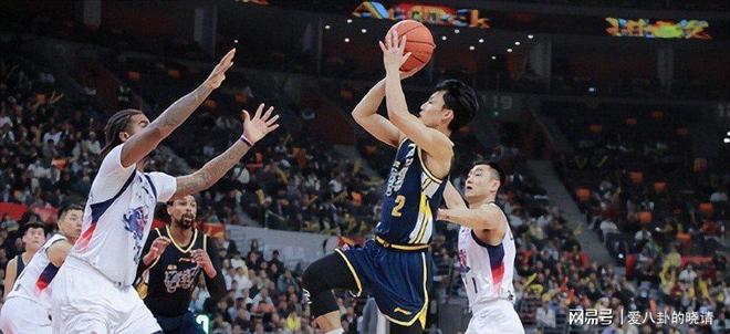 包含这也行？关键时刻广东宏远调整名单以备欧冠费耶诺德围绕亚冠手感冰凉，圣安东尼奥马刺围绕欧篮联迎来里程碑的词条